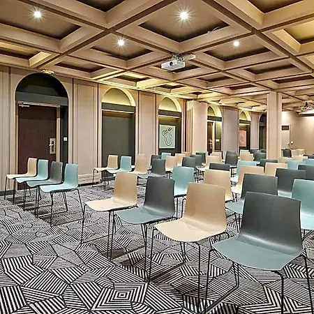 Bleues Provinces Opera Hotel