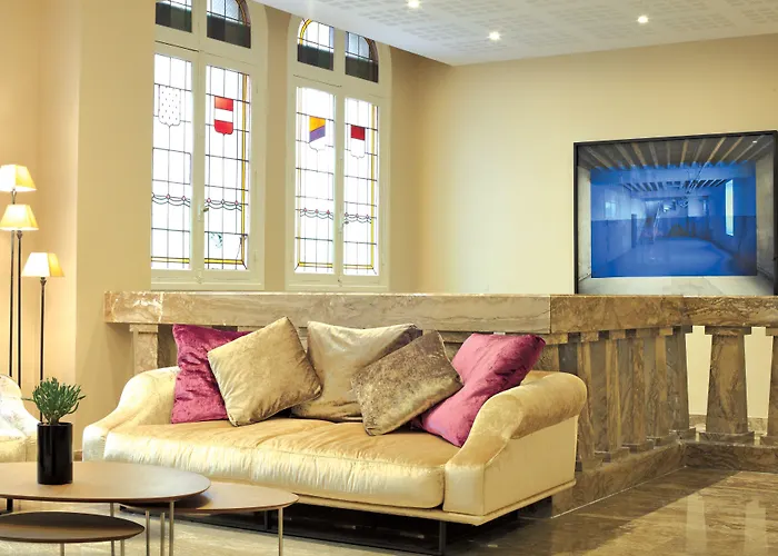 Bleues Provinces Opera מלון